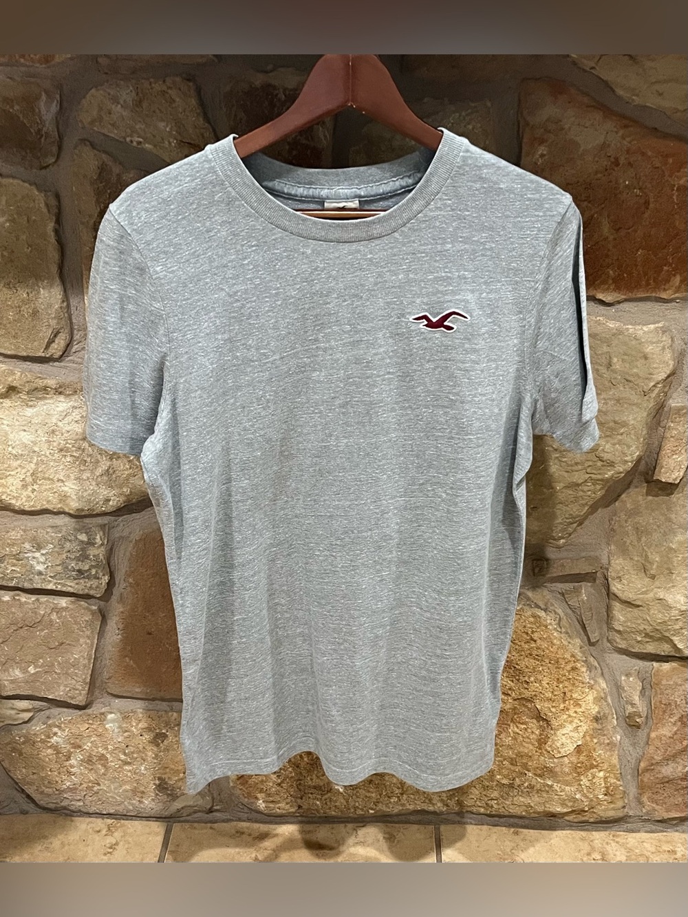 Hollister Gray Pullover Shirt Men's Medium Iconic Seagull Logo Short Sleeves